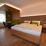 Apart Laver